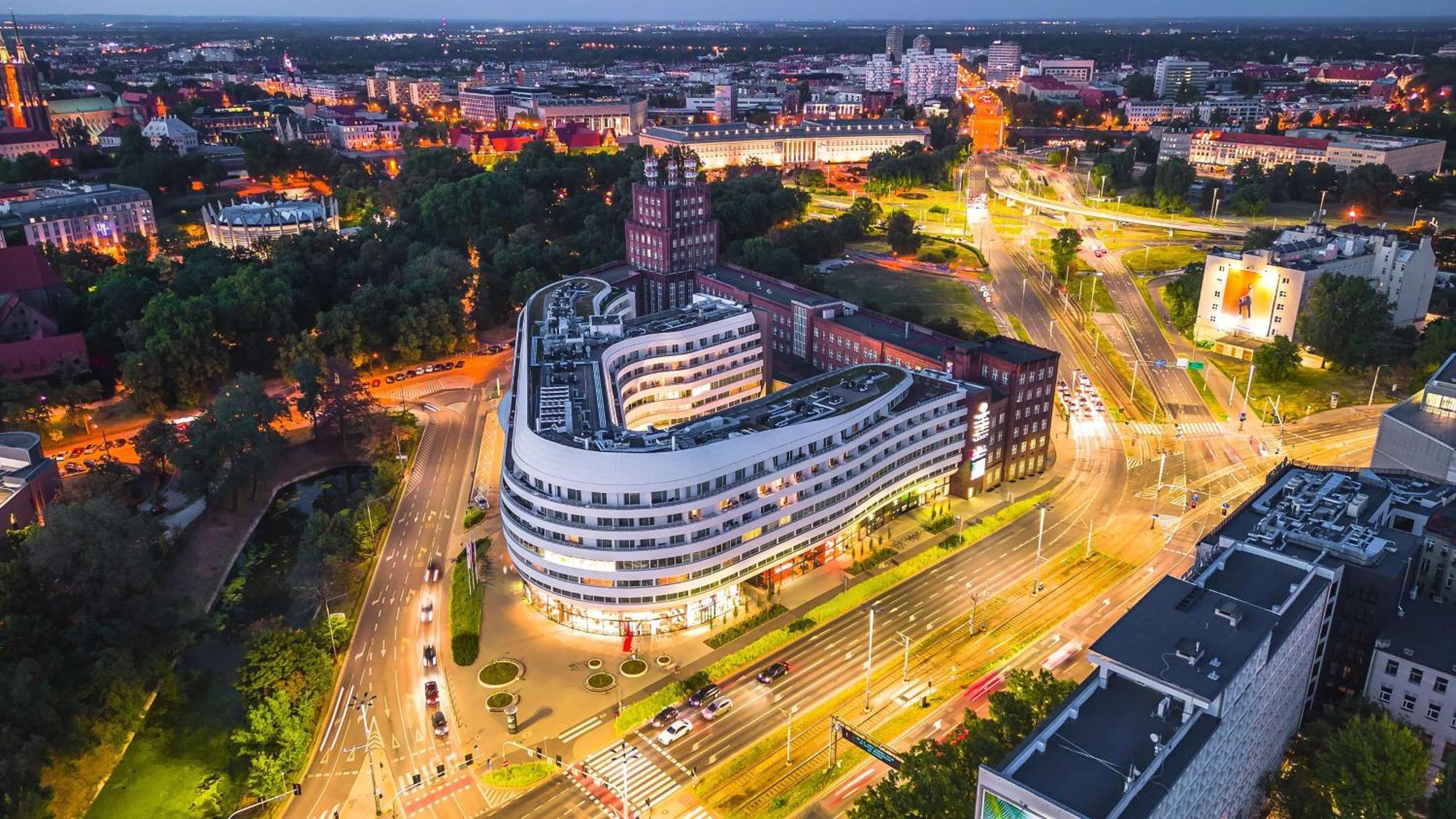 Doubletree By Hilton Wroclaw Hotel Exterior photo